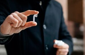 Se traga un AirPod por error y graba lo que ocurre en el interior de su estómago