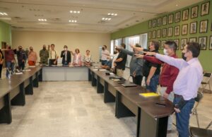 TOMA PROTESTA ALCALDE A INTEGRANTES DEL CONSEJO CONSULTIVO MUNICIPAL DE COMERCIO Y OFICIOS EN LA VÍA PÚBLICA