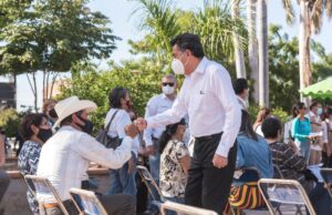 ENCABEZA ALCALDE LAMARQUE CANO ENTREGA DE TARJETAS DE PENSIÓN BIENESTAR PARA ADULTOS MAYORES