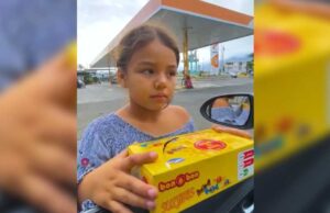 VIDEO: Niña que vende dulces en la calle y habla 4 idiomas