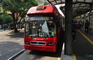 VIDEO: En la CDMX Choca Metrobús contra árbol, hay varios heridos