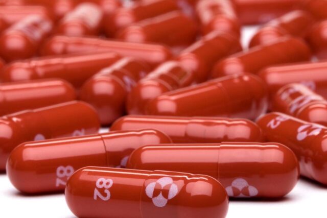 pastilla-farmaco-antiviral-Molnupiravir-muestra-prometedor-ensayos-contra-Covid-19-colegio-medico-colombiano-medicina-epicrisis-ciencia-noticias-salud-ultimas