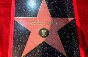 Salma Hayek devela su estrella en el Paseo de la Fama de Hollywood