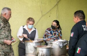 REFUERZAN LAZOS DE UNIÓN EN LA POLICÍA MUNICIPAL CON COMIDA NAVIDEÑA
