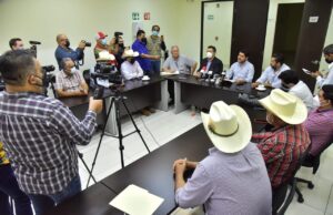 DA BIENVENIDA ALCALDE A CAJEME AL COORDINADOR GENERAL DE GANADERÍA DE LA SADER