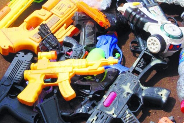 Juguetes/bélicos/pistolas/armas