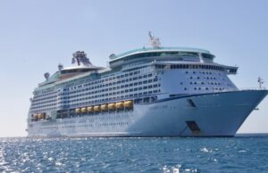 Crucero se desvía para evitar ser incautado por deuda millonaria