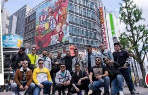 ¡Les cayó la policía! Así callaron a la Banda El Recodo mientras tocaba en calles de Japón