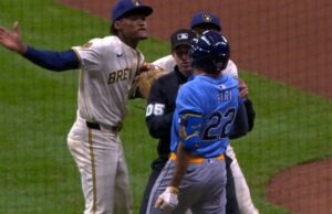 Se vaciaron las bancas en Rays vs. Cerveceros luego de bronca entre Uribe y Sirí