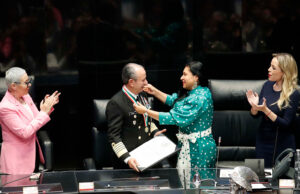 Otorga el Senado primera Medalla de Honor Armada de México al almirante José Rafael Ojeda Durán