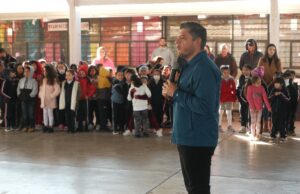 Encabeza el ‘Beto’ Vázquez ceremonia de honores a la bandera en la primaria Margarita Maza de Juárez