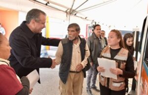 Entrega beneficios Toño Astiazarán a ciudadanos cumplidos con el pago de predial