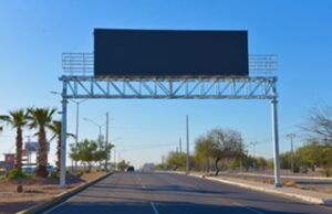 Mantiene innovación Toño Astiazarán, están listos arcos de seguridad vial con pantallas Led