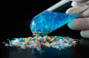 Un estudio asocia los microplásticos con coágulos en el cerebro