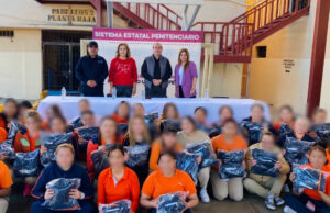 Entrega Gobierno de Sonora uniformes a población femenil de los Ceresos