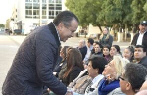 Apoya Toño Astiazarán a red de bibliotecas públicas municipales con entrega de computadoras