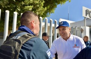 Equipa Toño Astiazarán con paneles solares comandancias del Poblado Miguel Alemán y Kino y entrega instalaciones para bomberos