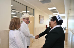Logra Gobernador Durazo incremento del 30% al salario de médicos especialistas en Sonora