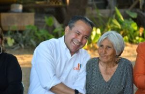 Atiende directamente Toño Astiazarán a ciudadanos en La Victoria
