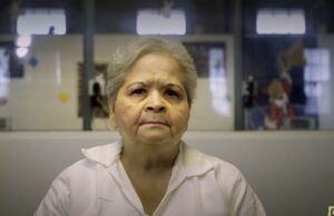 Yolanda Saldívar asegura ya cumplió con su sentencia; podría salir de prisión este año