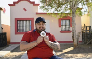 Gobernador Durazo entrega vivienda adaptada a medallista paralímpico Edgar Fuentes en reconocimiento a su talento
