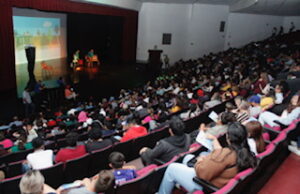 Miles de sonorenses asisten a obra de teatro impulsada por Omar Del Valle Colosio donde promueven el cuidado del agua