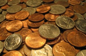 Millennials creen necesitar $525,000 dólares al año para sentirse seguros financieramente, revela estudio