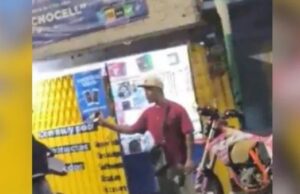 Hombre es captado paseando a su leona en calles de la CDMX
