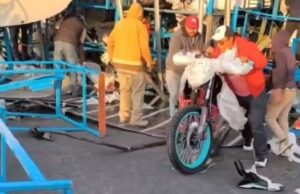 Vuelca tráiler con motos en autopista Arco Norte; civiles cometen rapiña