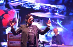 Hace vibrar Caifanes el Foro Rosales con el rock mexicano ante 60 mil asistentes