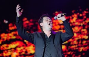Entrega Toño Astiazarán medalla Emiliana de Zubeldía al tenor sonorense Arturo Chacón