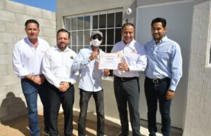 Entrega Toño Astiazarán las primeras tres viviendas de Sello H que cuentan con paneles solares