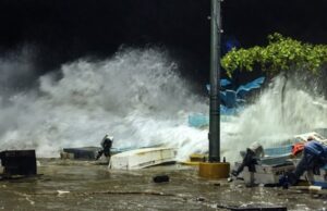 VIDEO: Huracán Erick impactó Oaxaca con categoría 3; reportan daños materiales y saldo blanco