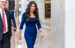 Hospitalizan a Kristi Noem secretaria de seguridad de EU por una fuerte reacción alérgica