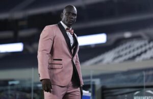 Segundo Castillo, el Director Tecnico mejor vestido, dice adiós al Barcelona de Ecuador