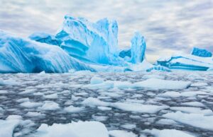 Impactante colapso de iceberg en Canadá queda captado en video