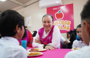 Gobernador Durazo arranca distribución de libros de texto y desayunos gratuitos para alumnos de educación básica