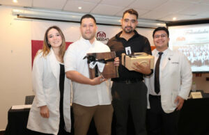 Gobierno de Sonora reconoce a estudiantes de Medicina que concluyeron su internado en Isssteson