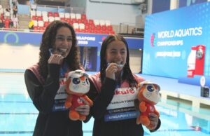 Las mexicanas Ale Estudillo y Gaby Agúndez ganan plata en Mundial de Natación en Singapur