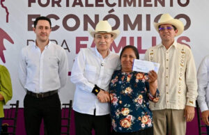 Gobernador Durazo respalda economía de más de 13 mil familias vulnerables con entrega de apoyos directos