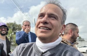 Sale en libertad Israel Vallarta luego de 20 años sin sentencia; conocido por montaje de caso Vallarta-Cassez