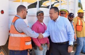 Da Toño Astiazarán banderazo a construcción de vivienda económica con paneles solares