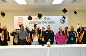Se gradúan jóvenes de primaria y secundaria mediante UMPAM