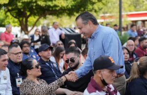 Reconoce Toño Astiazarán trayectoria de servidoras y servidores públicos de Hermosillo