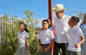 Gobernador Durazo invita a participar en la convocatoria de becas públicas para nivel básico
