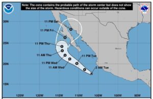 Lorena amenaza con intensas lluvias y oleaje a costas de Sonora; con altura de más de 5 metros