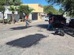 Mejora Gobierno de Hermosillo vialidades con cuadrillas de bacheo
