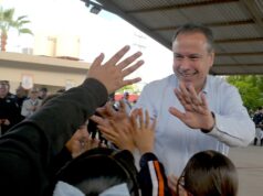 Entrega Toño Astiazarán primer distintivo CUIDA a Escuela Primaria Club de Leones #2