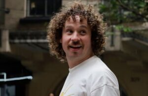 Niegan a Luisito Comunica visa a la India; llora porque le dijeron que no podía entrar al país