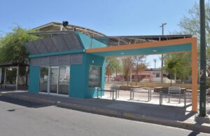 Aplican sanción administrativa por daños a parada de transporte de Gobierno Municipal